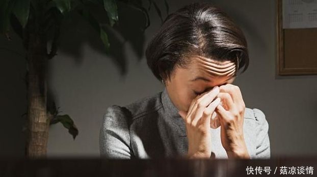 我妈一直是我照顾着,她瞒着我把房子过户给弟弟,半年后我笑了