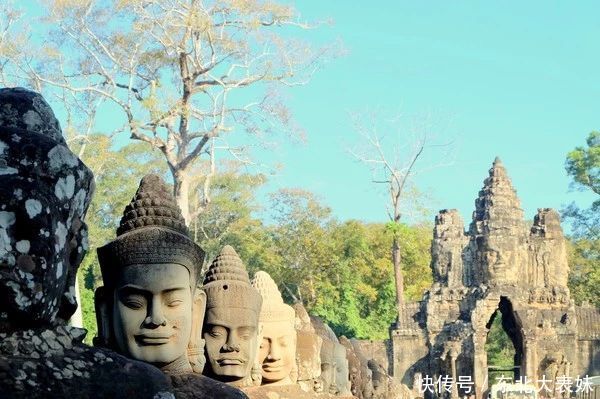 这座宫殿名为女王宫 竟是一个高僧的寺院