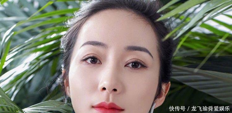 韩雪机场收到粉丝礼物, 看到价格后所做举动, 暴