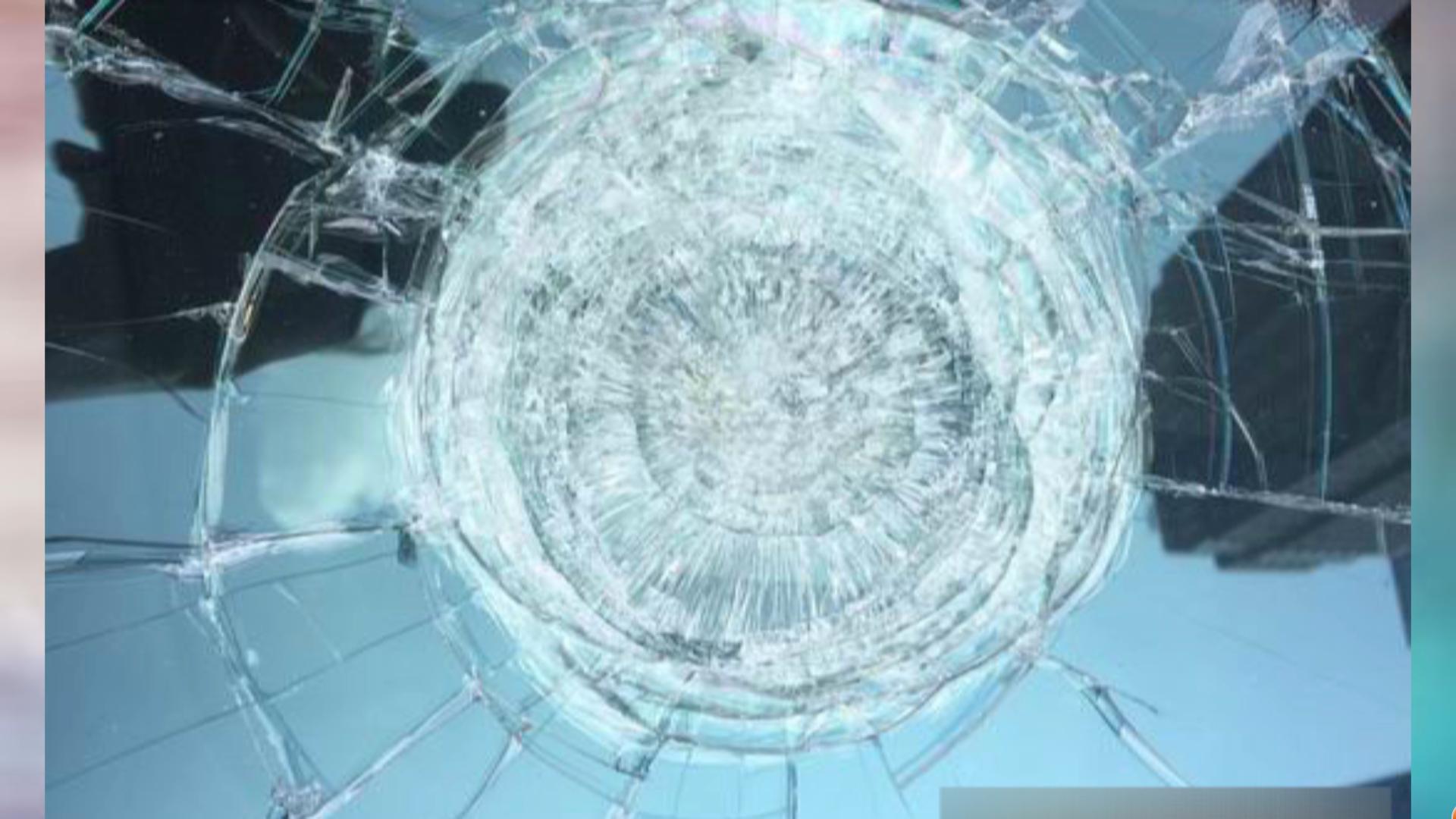 汽车玻璃被石子砸小点怎么修复？汽车玻璃修复液有用吗？_搜狐汽车_搜狐网
