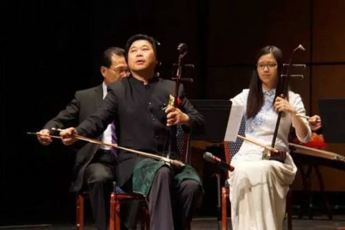胡琴演奏家陈国产的独奏古曲《  音乐会特别邀请了中国万达文化集团