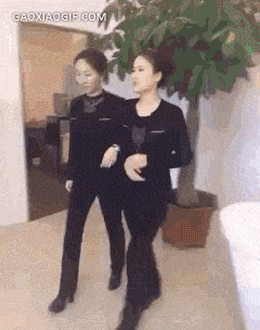 逗比搞笑:跟闺蜜去吃拉面,店老板看上我了