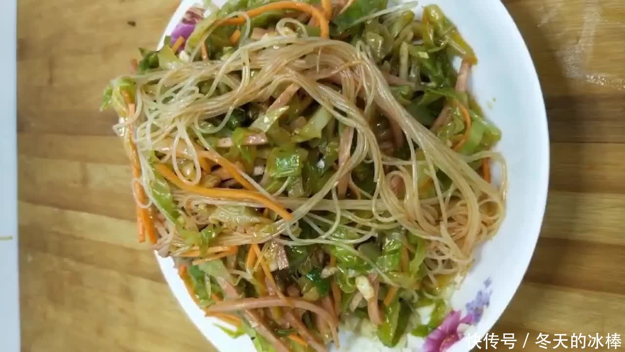 凉拌粉丝的做法,凉拌汁酸辣味美又开胃,好吃不油腻!