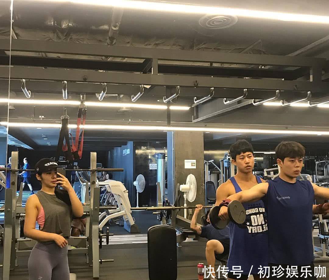 健身性感秀恩爱,女的性感男的健壮,羡煞旁人诱惑武媚娘情侣图片