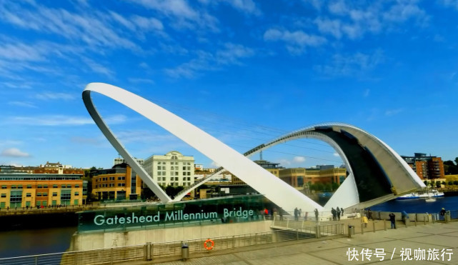 你见过可以旋转的桥梁吗?就像眼睛在眨动,只为给船舶腾出空间