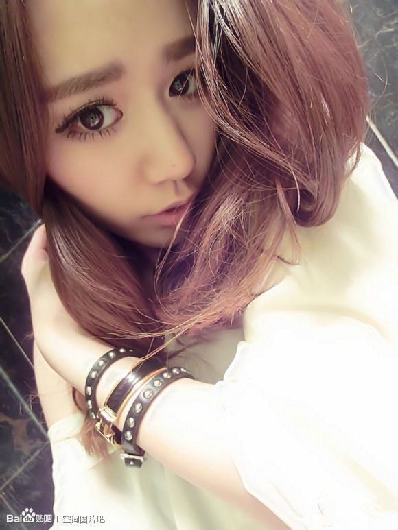 谁能帮我把这个水印去掉啊! 求大神! 太喜欢这个图片了!