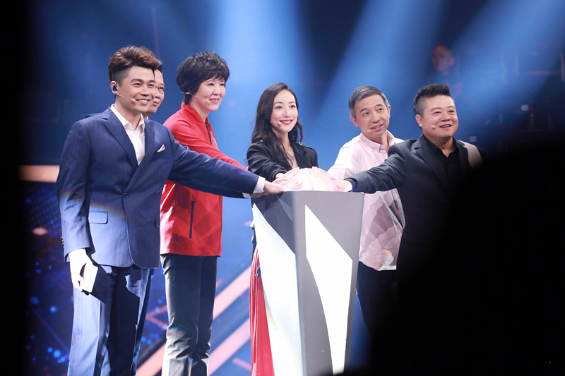 韩雪《铁血丹心》致敬金庸 谈演员信念打响新