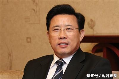 他是差点成为老师的中国首富,把挖掘机卖到全世界身价超过700亿