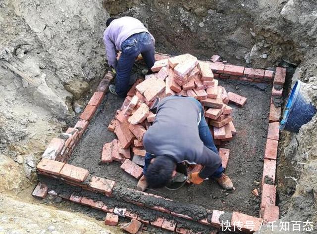 农村小伙子,在工地干苦力1个月,工头发钱却不