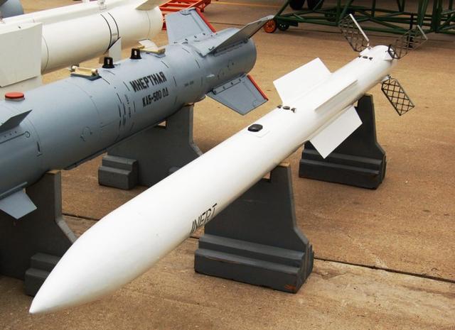 俄罗斯军队穷到这种地步了?最强悍的战机苏3