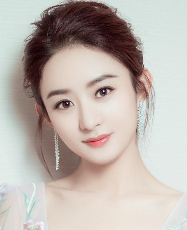 年收入过亿的赵丽颖,不仅长得清秀,还不忘积极