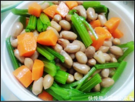 如何煮花生米拌芹菜 t014fc05417e4c0b53d.jpg
