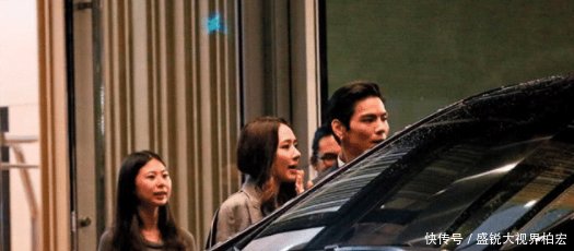 向佐求婚成功郭碧婷戴巨型婚戒现身酒宴,郭爸