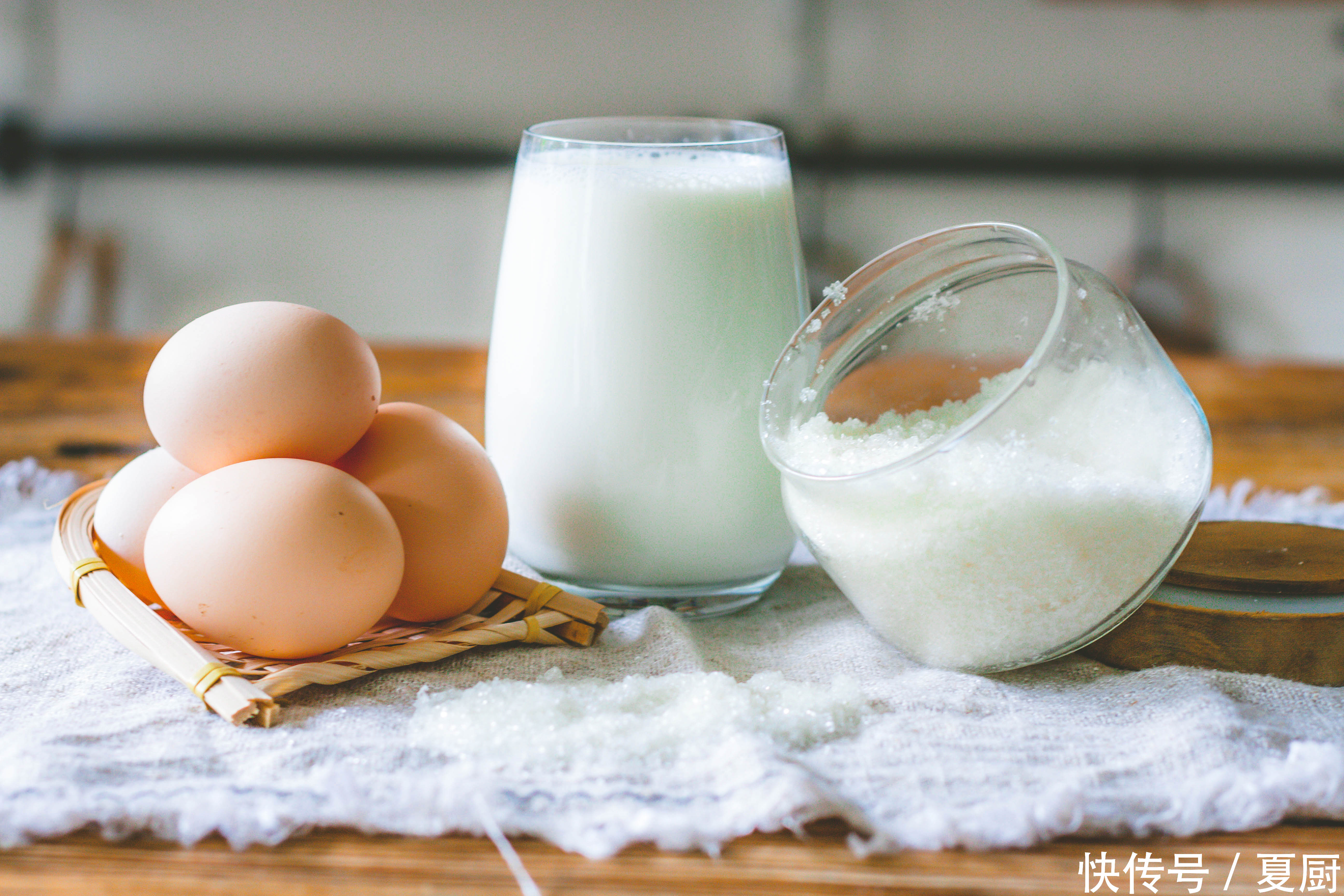 早上五分钟就可以搞定的高营养窝蛋奶,睡懒觉