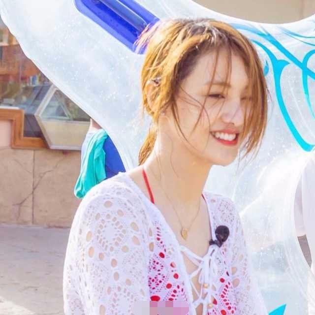 郑爽古力娜扎穿同款泳衣,让人毫无抵抗力,网友