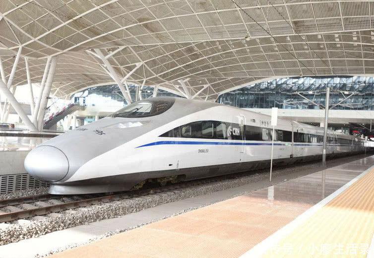 中国高铁客流量巨大,一年能赚多少钱?答案让人大跌眼镜!