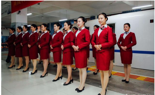 高铁动车乘务员一个月工资大概为多少?网友直呼不敢相信!