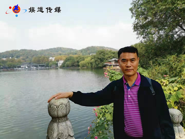 16位著名诗人献给父亲的现代诗_娱道文化传媒出品