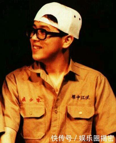 出生军人家庭,因妹妹去世唱歌,却在最红时因车