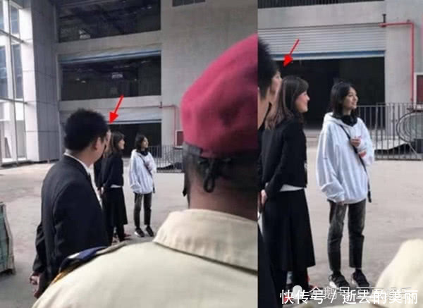 郑爽张恒雨夜撑一把伞约会,疑似在看商铺,连背