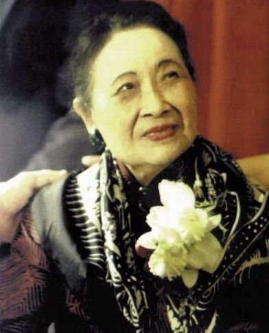 宋美龄看着自己美国的墓室,含泪说出1句话,道