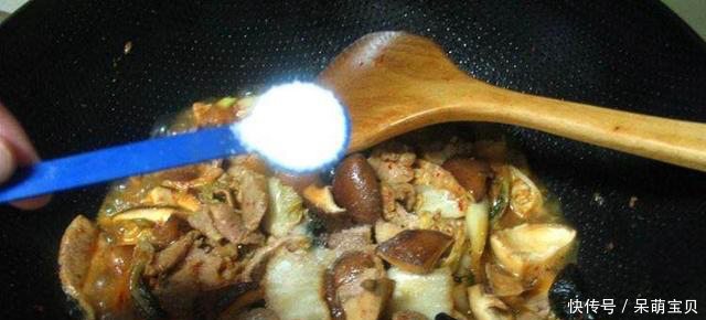 宝宝多大以后可以吃盐,过早过多吃盐危害你知