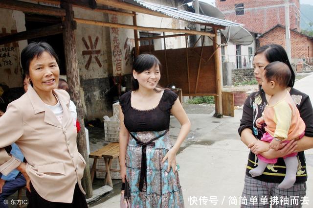 儿子不管年迈母亲,算命的却说她儿很孝顺,一年