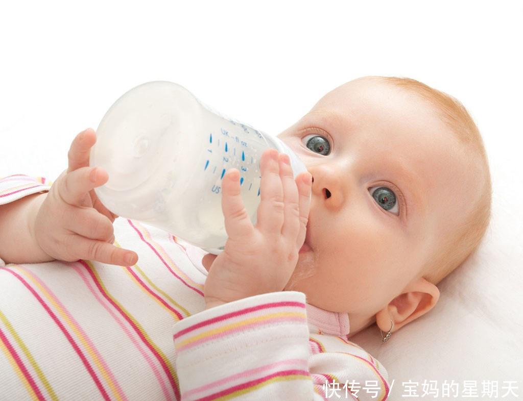 新出生的宝宝喝多少奶粉合适,没经验的爸妈都别喂错喽!