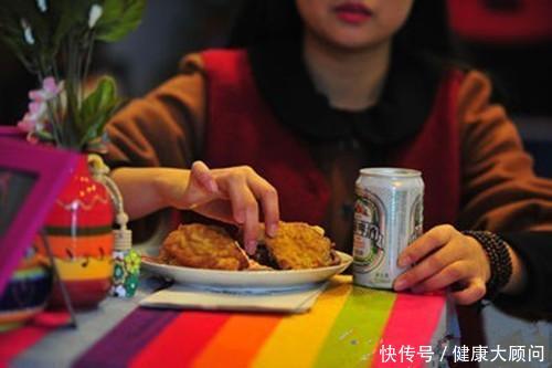 37岁女子肾里长出468颗结石,医生放话:经常吃它不得才怪!