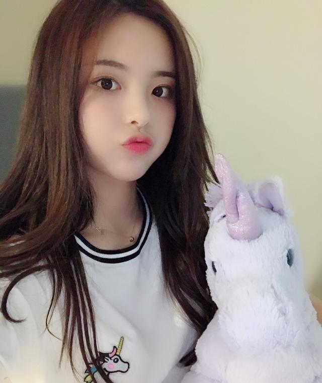 杨超越前男友是韩国电竞选手?各种暗示网友,为