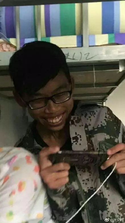 扒一扒那些让你笑到抽搐的傻逼朋友