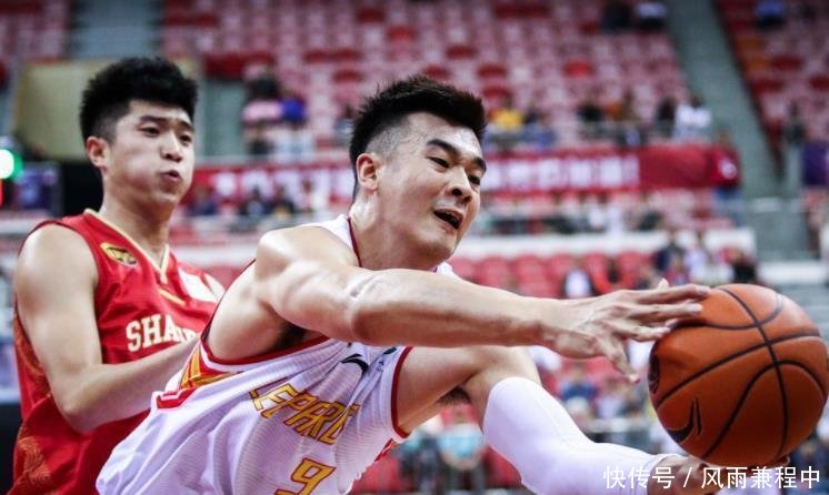 模仿广东男篮组双小外援组合, 李慕豪沈梓捷让