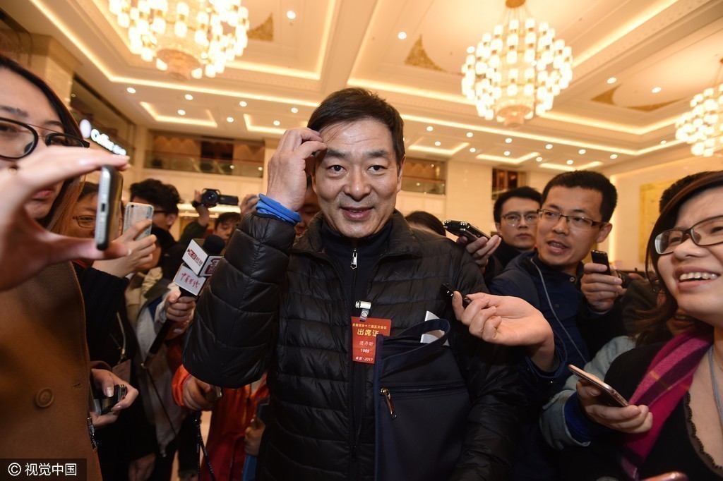 前锋:“特色中国”“明星议政” 前锋:“特色中国”“明星议政”