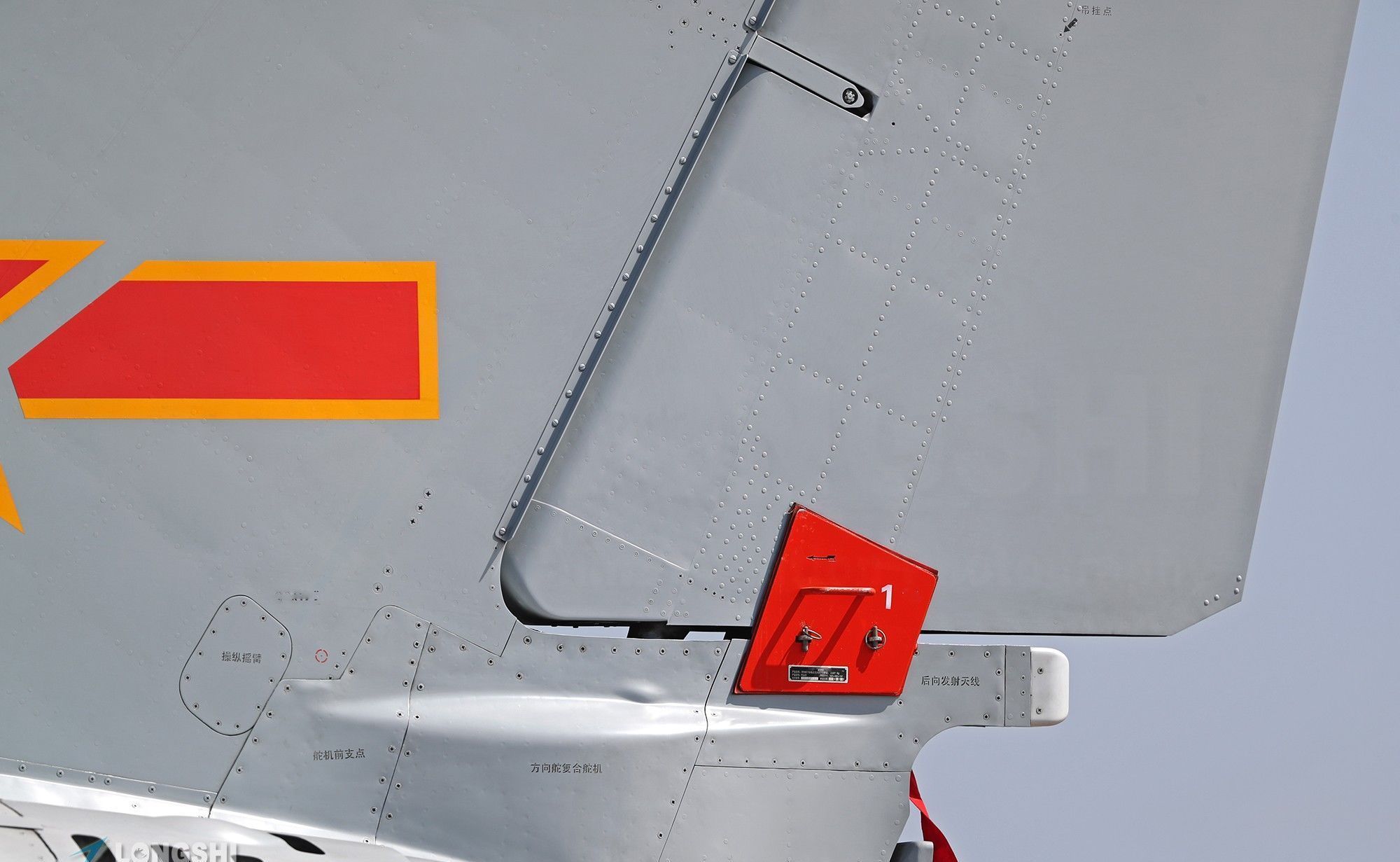 国产歼轰-7A空战对地攻击功能兼具,战斗机中多