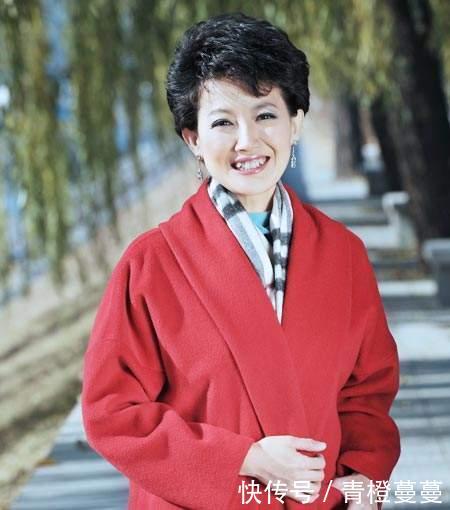 央视主持人梁艳,23年不化妆不恋爱,醉心于工作