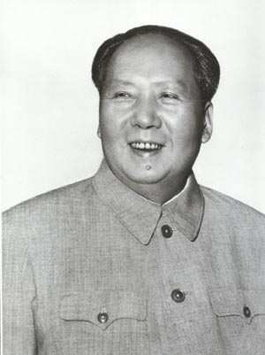 谁都不怕的康生在延安有两个人不敢得罪,一个是毛主席,还有一个