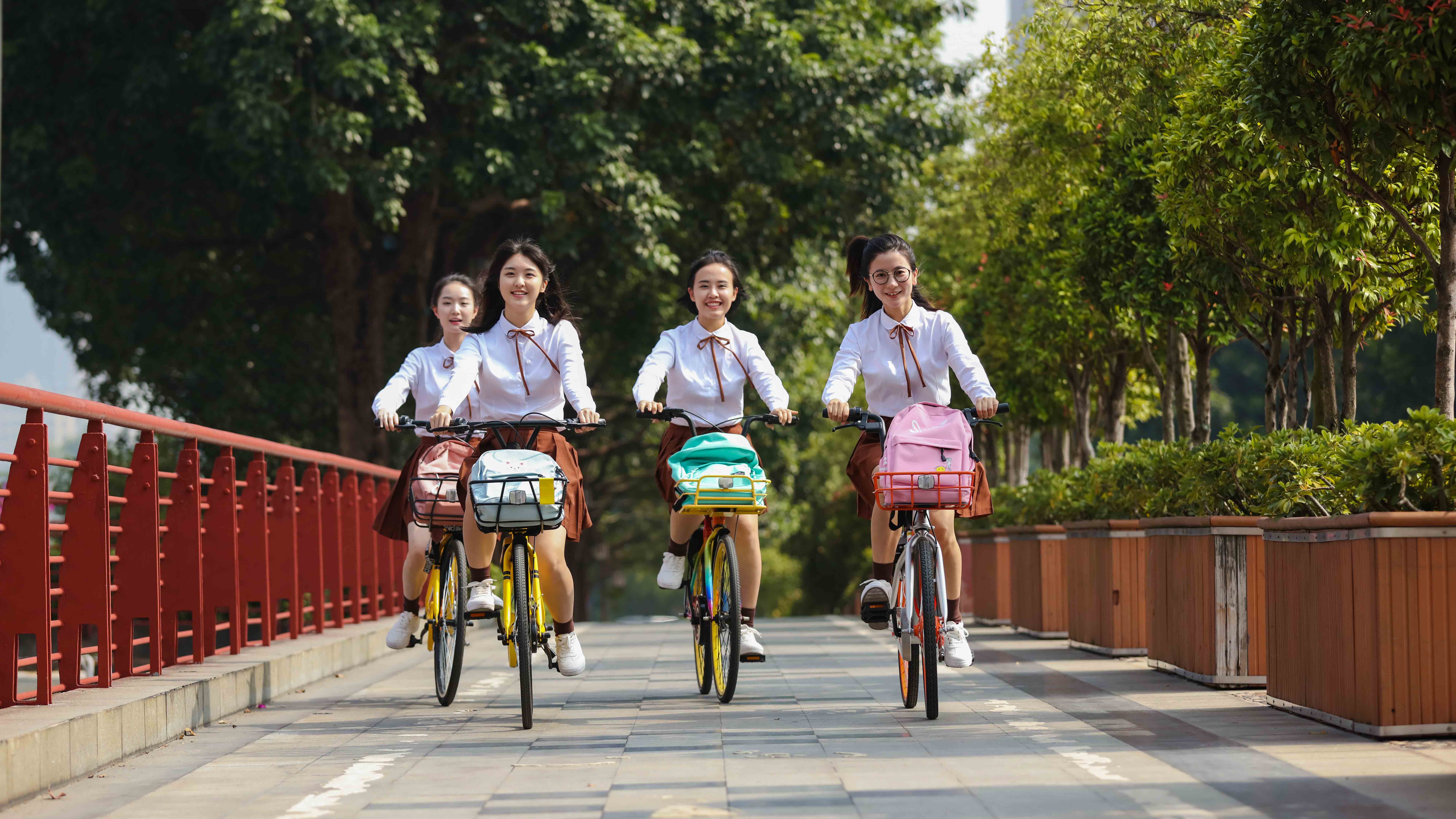 “学渣美少女”组团出道 《差等生乔曦》 曝“绝对领域”主题海报