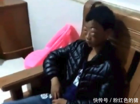 女子下班回家，发现家里坐着一个“陌生人”，走近后笑得合不拢嘴