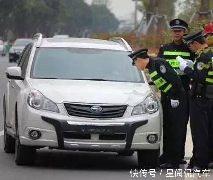 交警:新车上不要放几种东西,轻则扣分罚款,甚至是吊销驾驶证 交警:新车上不要放几种东西,轻则扣分罚款,甚至是吊销驾驶证