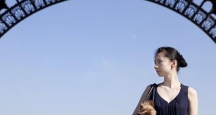 留学女大学生,街头向老外索吻,目标是吻够100