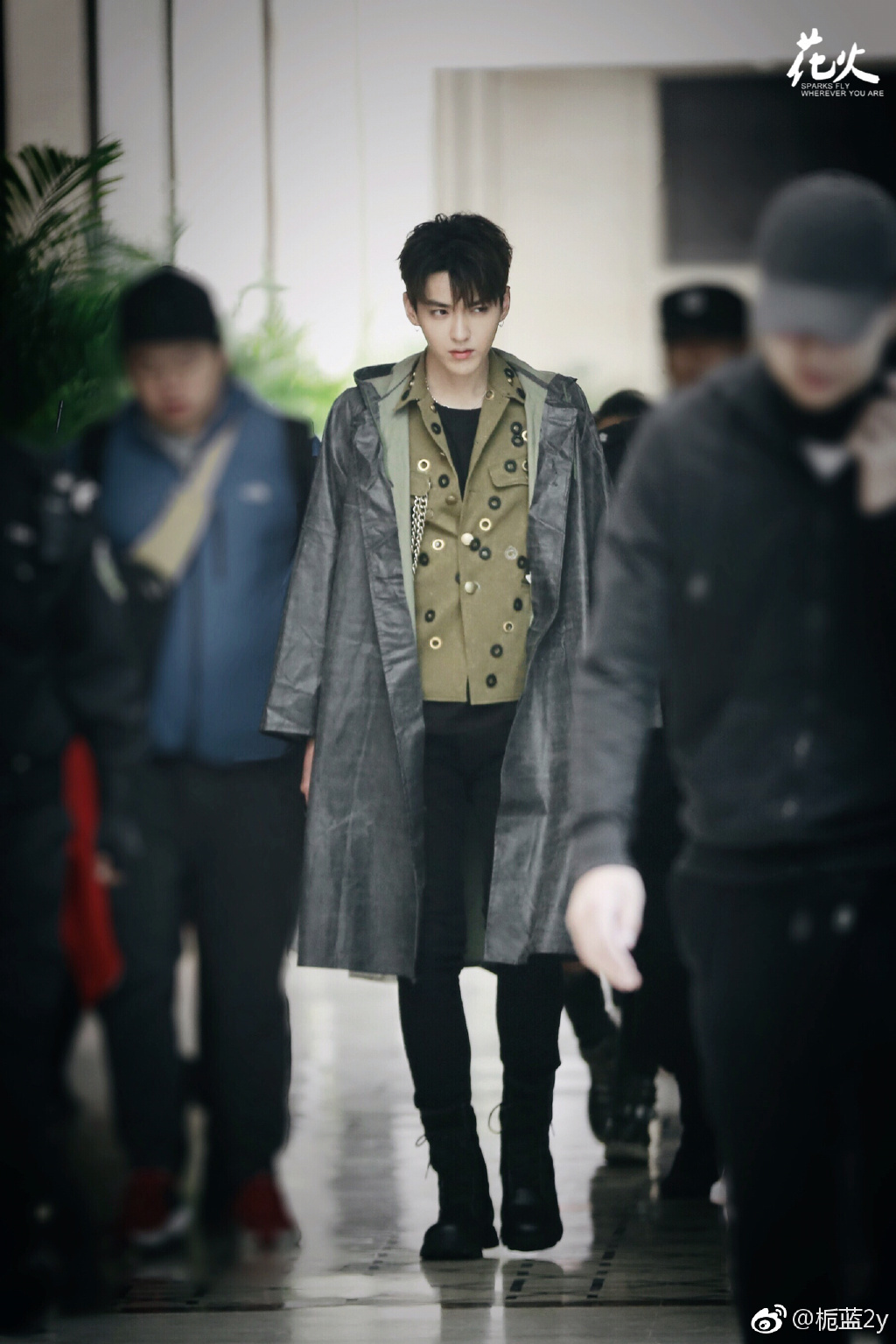 做梦梦到买雨衣,预示未来变化与内心准备的象征 做梦梦到买雨衣,预示未来变化与内心准备的象征