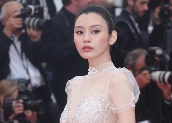 奚梦瑶嫁入豪门陪路线逛街,一改往常故事性感性感婆婆憋尿图片