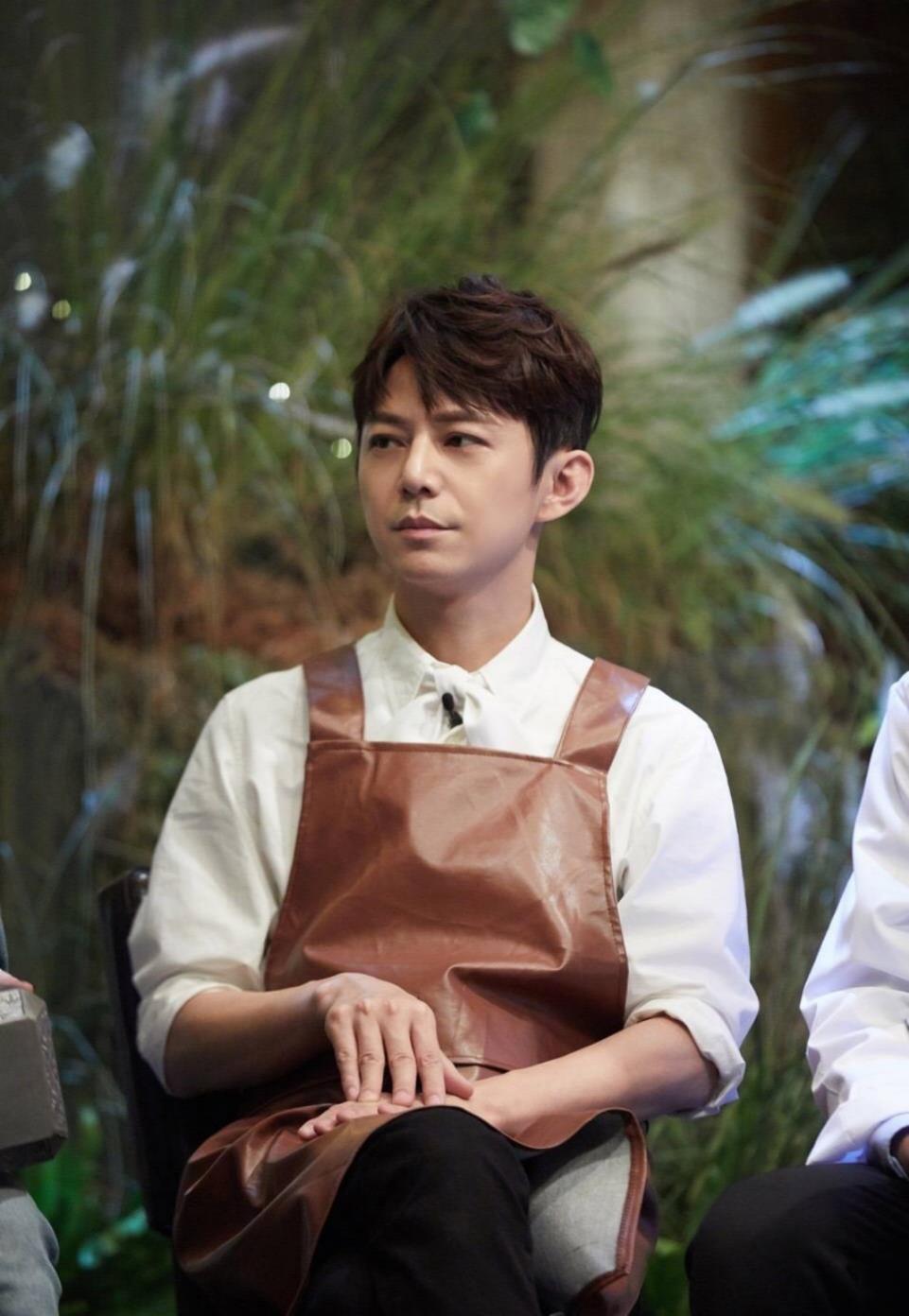 微博粉丝谢娜何炅破亿,赵丽颖排第六,杨颖拥有