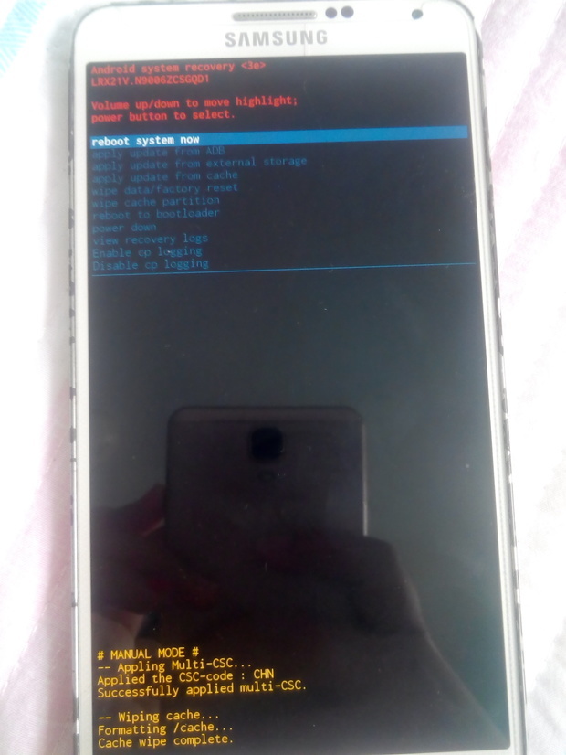 三星note3手机开不开机出现一对英文字母什么