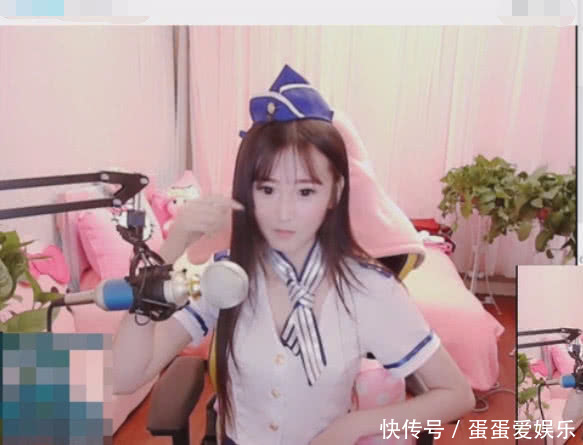 陆雪琪空姐装直播,站起来那一刻让人欢呼,网友