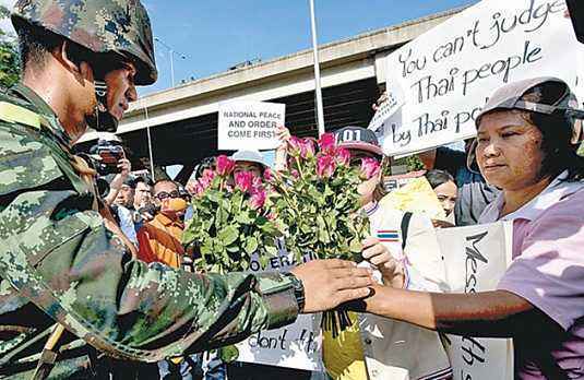 你知道为什么军人退役后,两年内禁止出国?真实