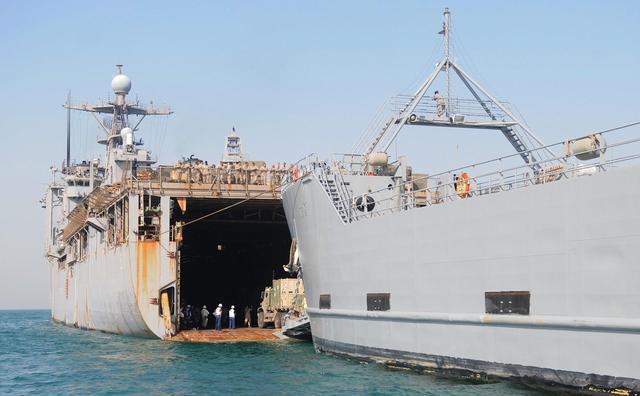 美国陆军最大的船排水量仅五千吨,跟十万吨航