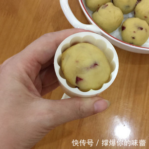 怎样做绿豆糕好吃 t01623add47ac986668.jpg?size=300x300