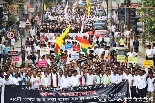 印度拟剥夺400万人公民身份 民众忧心忡忡_【