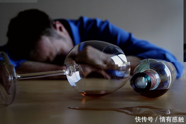父亲盼子成龙把儿子逼死,临死前给母亲说了一句话,母亲服药自杀